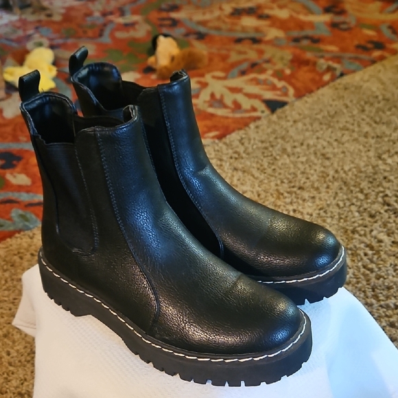 Sincerly Jules Shoes - Sincerely Jules Hippie Chelsea Black Leather Boots Sz 8